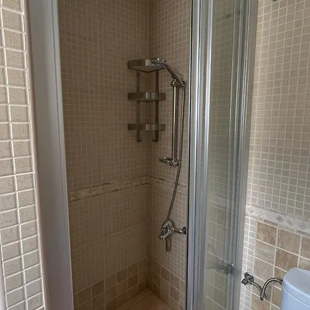 The Mayfair Village Apto 305