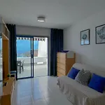 The Mayfair Village Apto 305 *